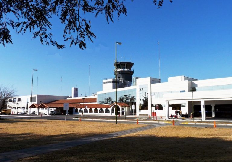 Cierran temporalmente los aeropuertos de Salta e Iguazú