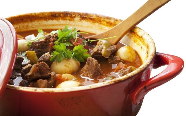 El puchero: Sabor de infancia y calidez en los días fríos