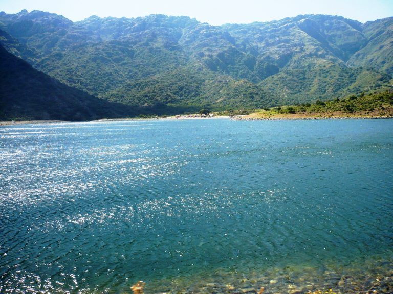 Cinco propuestas para “hacer playa” y refrescarse en las sierras de Villa de Merlo