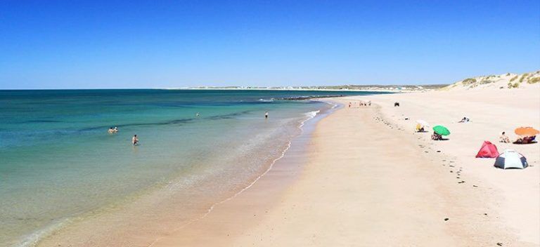 Las grutas, las playas patagónicas más bellas de Sudamérica