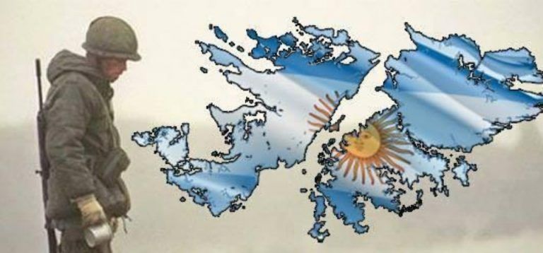 Volver a Malvinas, el emotivo saludo a dos héroes de guerra en viaje a las Islas