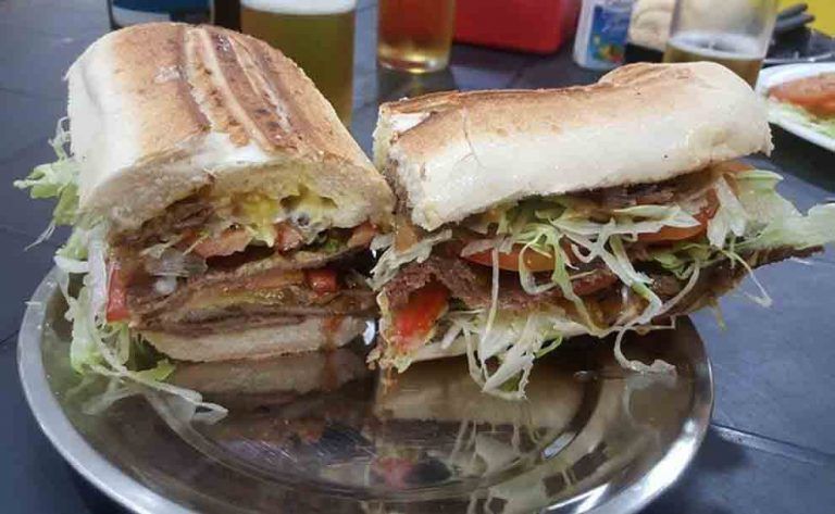 18 de marzo, día del sándwich de milanesa tucumano