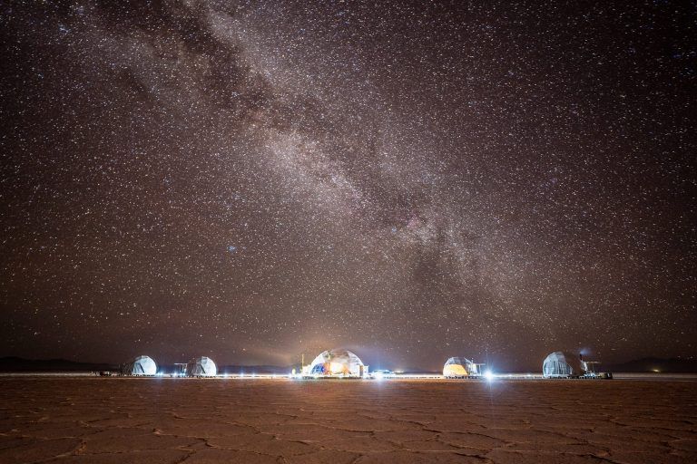 Este campamento de lujo en las Salinas Grandes tiene una ubicación privilegiada para observar las estrellas